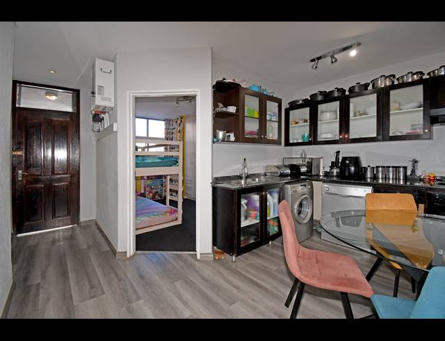 2 BEDROOM APARTMENT FOR SALE IN HOUGHTON ESTATE